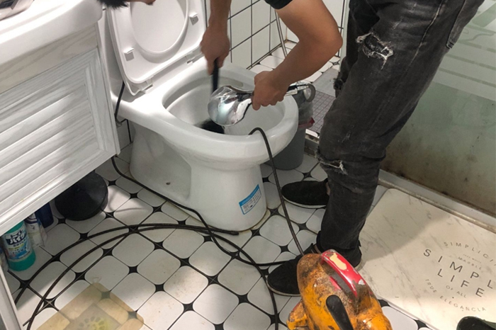 紫云马桶堵塞自己疏通还是找师傅？专业上门服务让你省时更省心